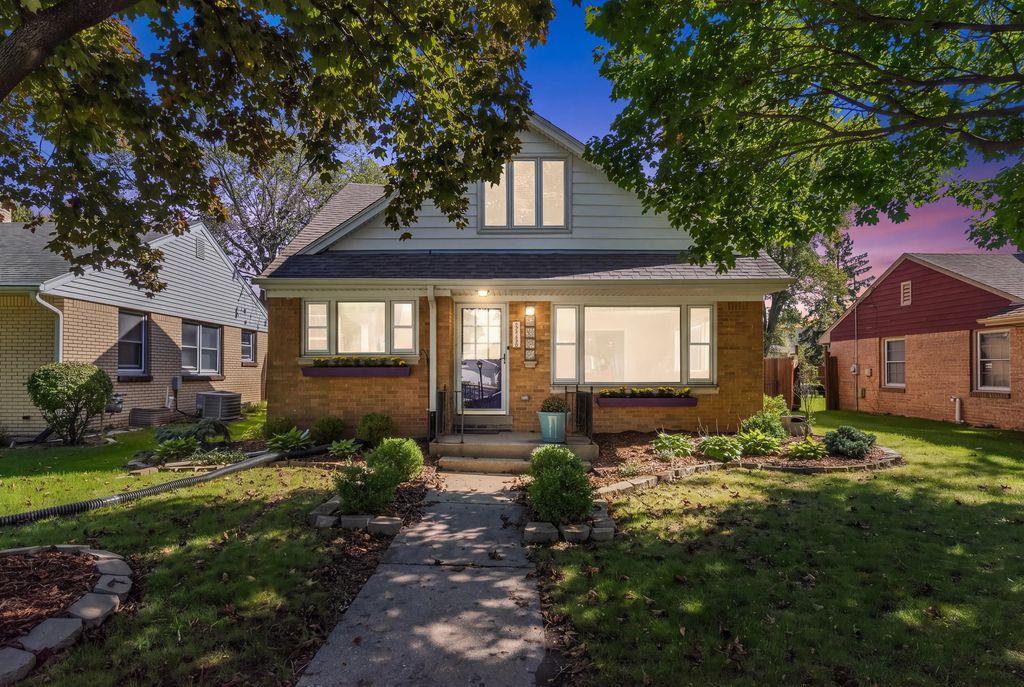 3848 N 101st St, Wauwatosa