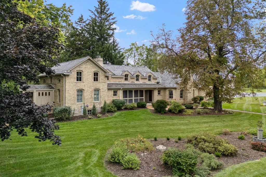7918 Pleasant Valley Rd, Cedarburg