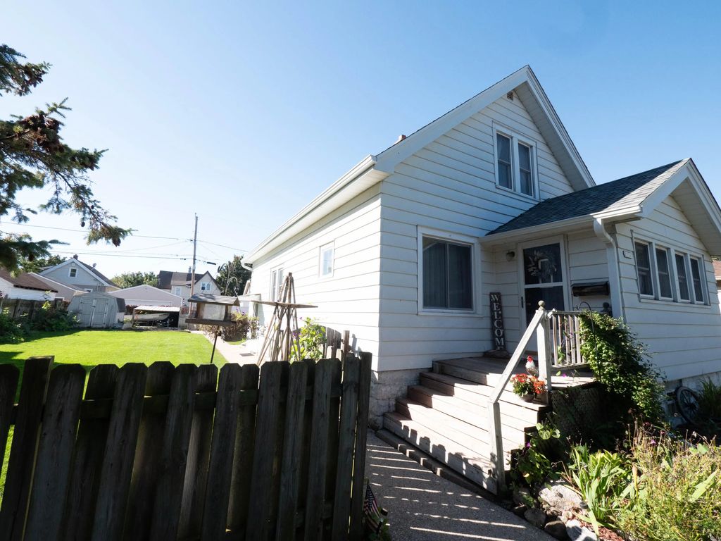 2131 S 62nd St, West Allis