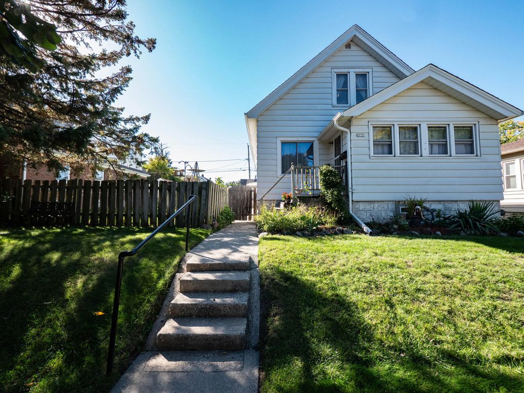 2131 S 62nd St, West Allis