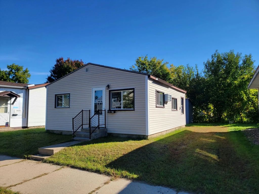 2006 Prospect St, La Crosse