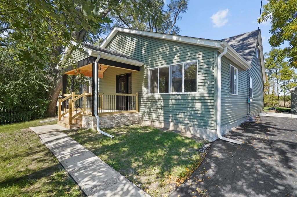 25222 83rd St, Salem Lakes