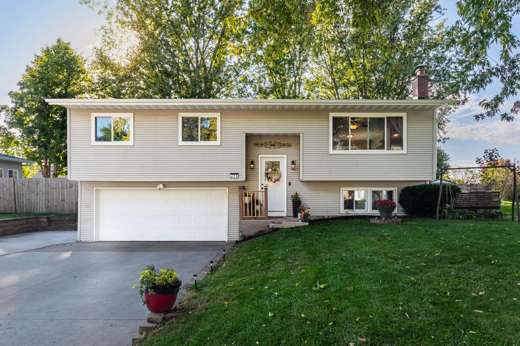420 Wagon Dr, West Salem