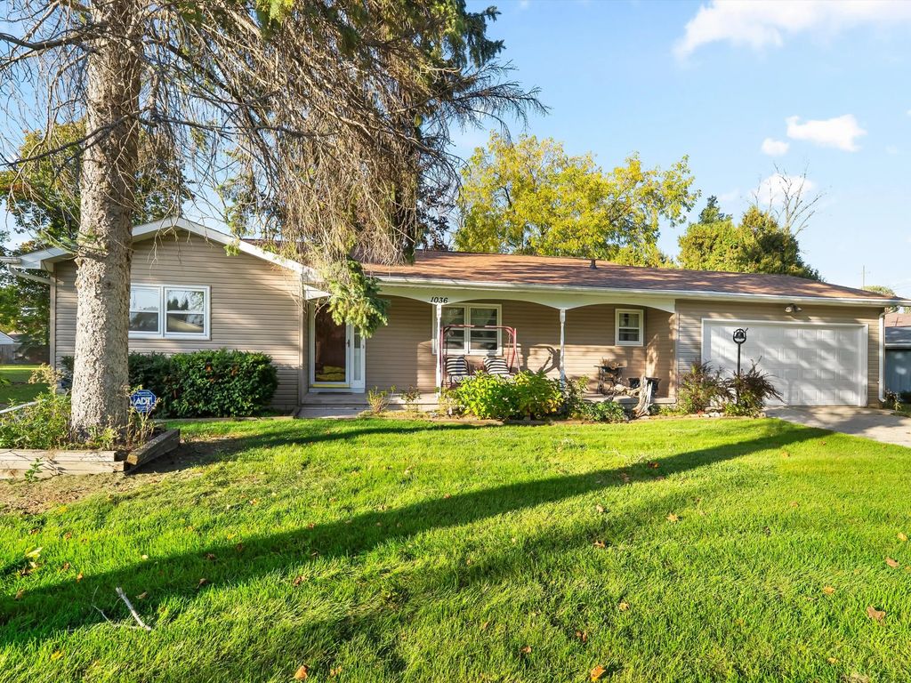 1036 Glenview Dr, Manitowoc