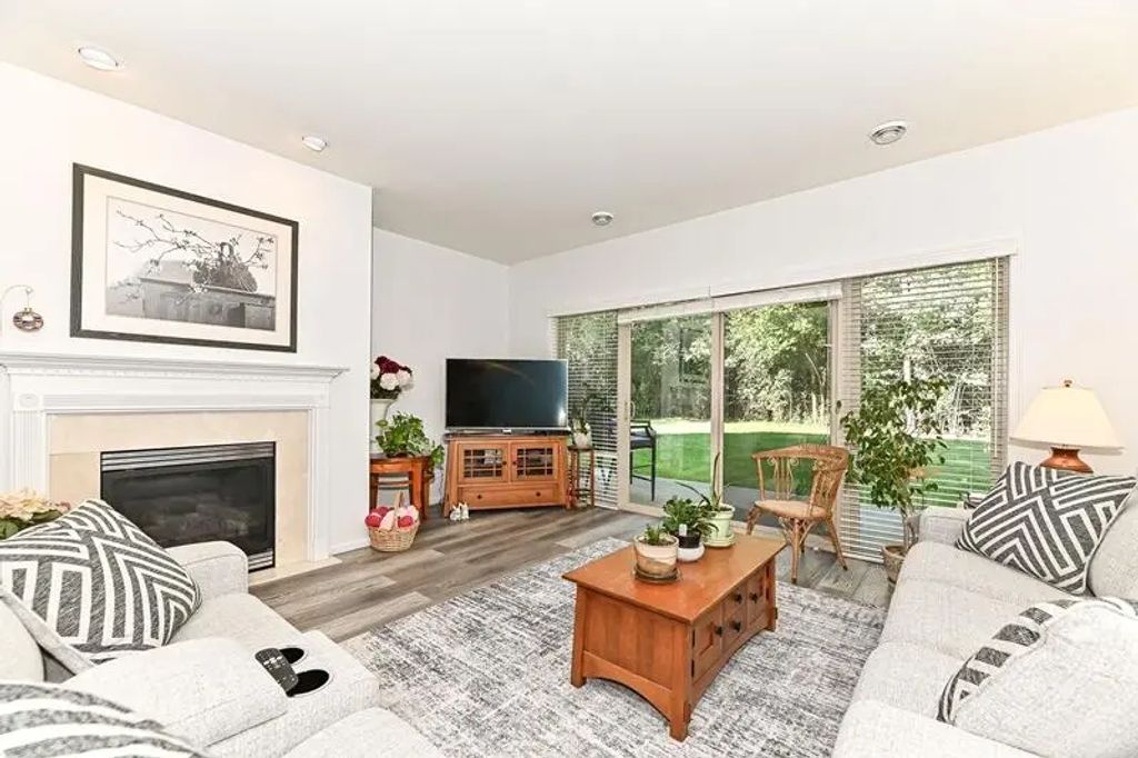 1610 Gabriel Dr 7, Waukesha