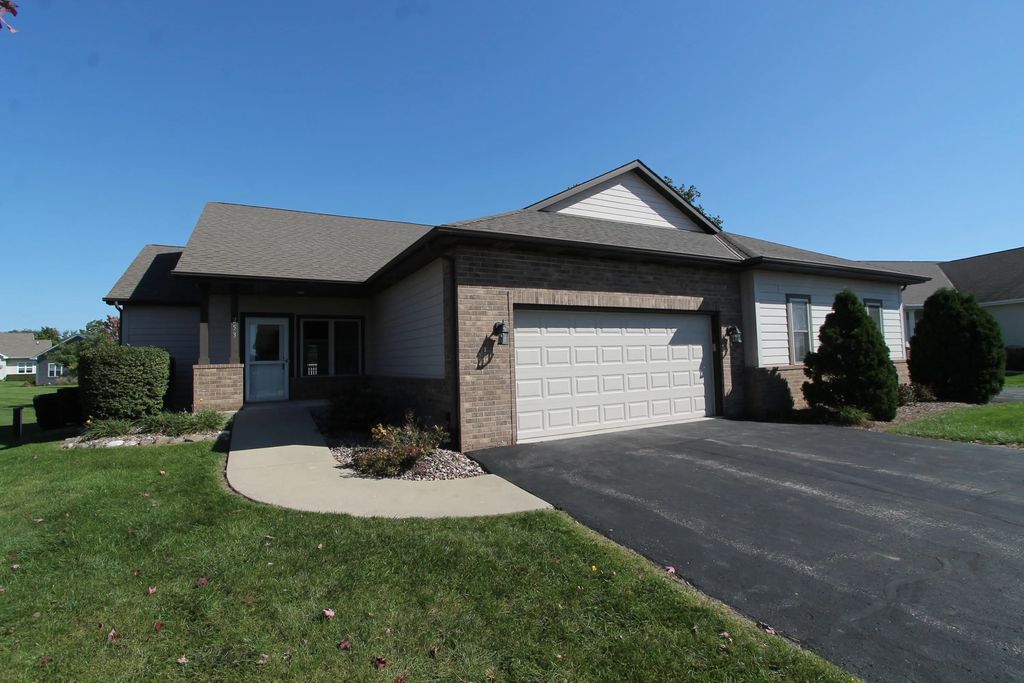 253 Settlement Dr, Rochester