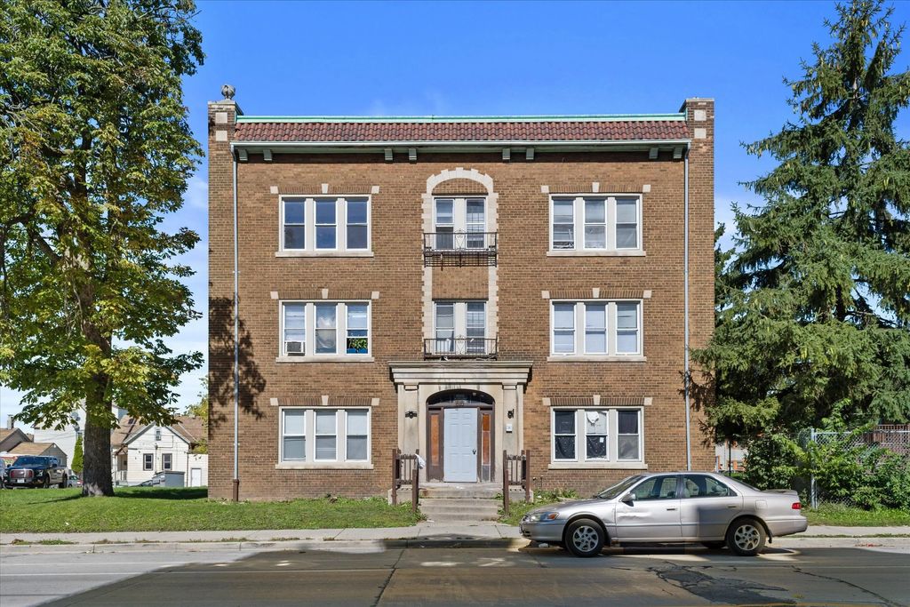 816 W Greenfield Ave, Milwaukee