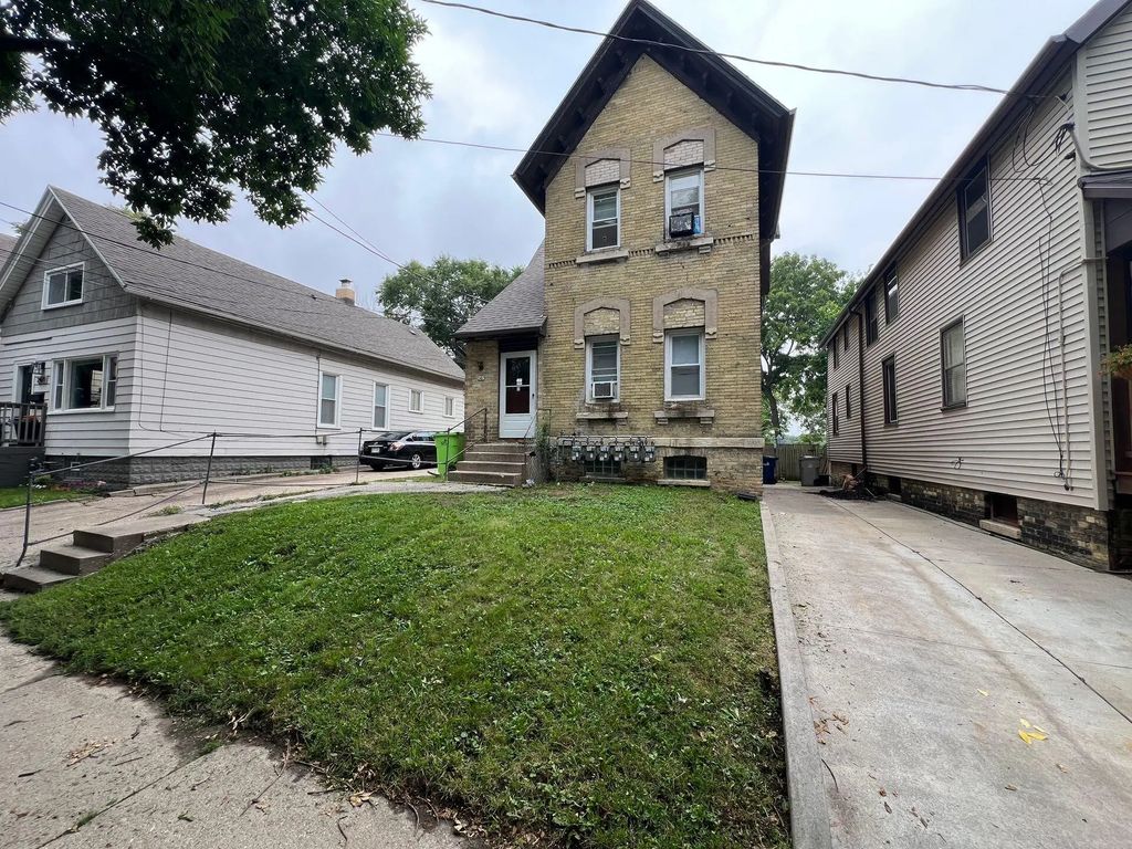 2467 S Burrell St, Milwaukee