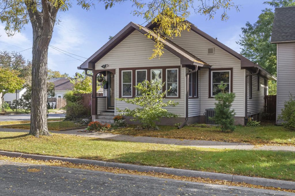 1932 Loomis St, La Crosse