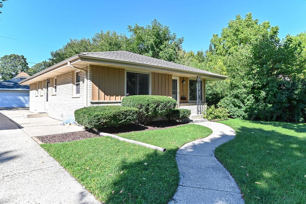 2403 S 94th St, West Allis
