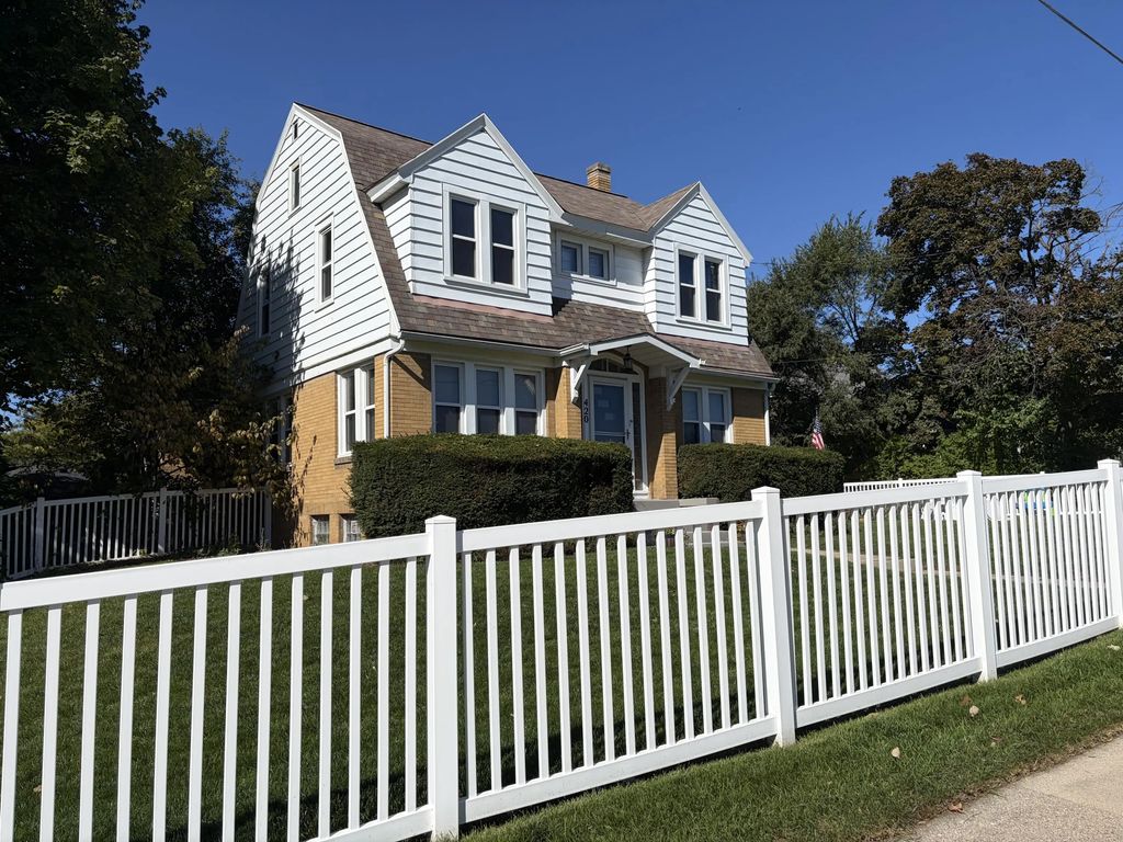 420 S Washington Ave, Waukesha