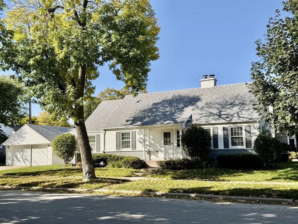 170 E Birch Ave, Whitefish Bay