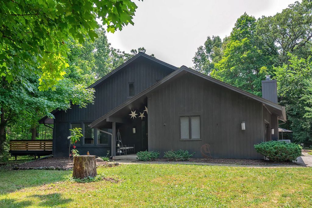 14825 Woodbridge Rd, Brookfield