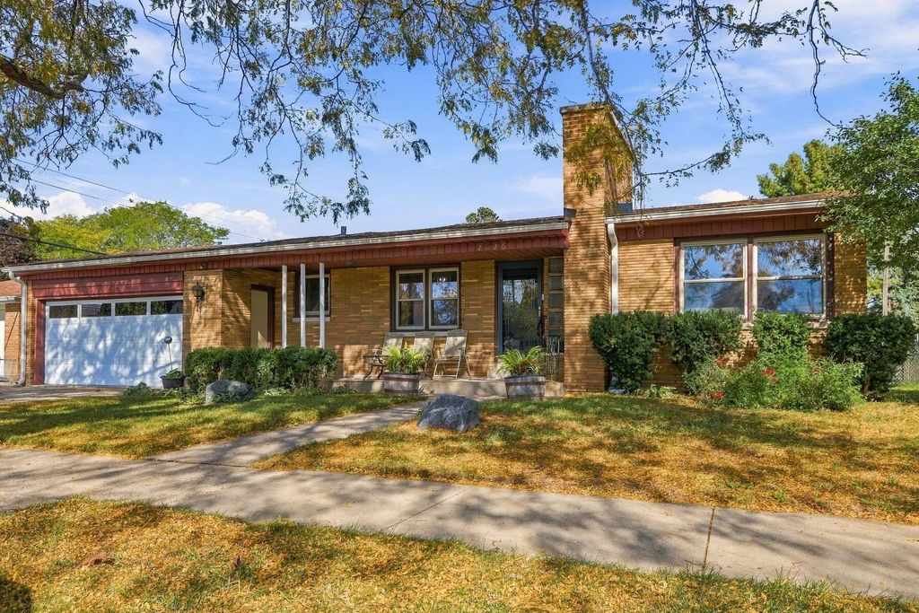 1716 37th St, Kenosha