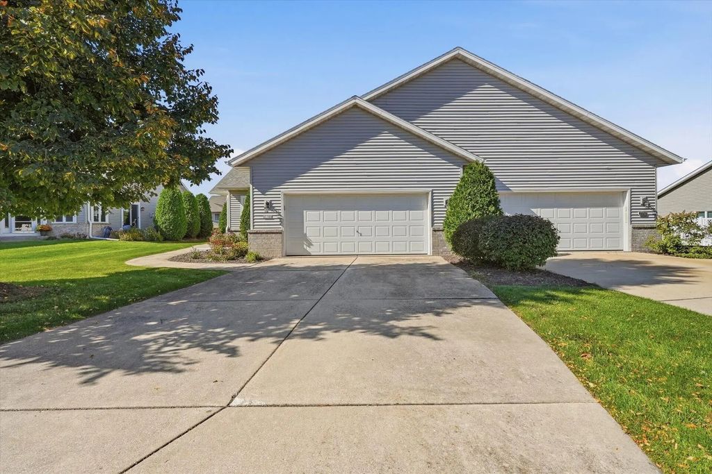 N7789 Maple Ridge Rd, Ixonia