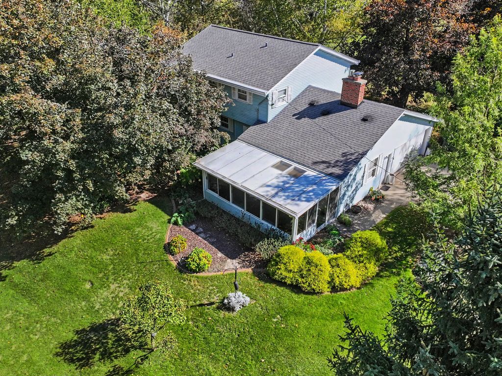 990 Wallace Lake Rd, Trenton