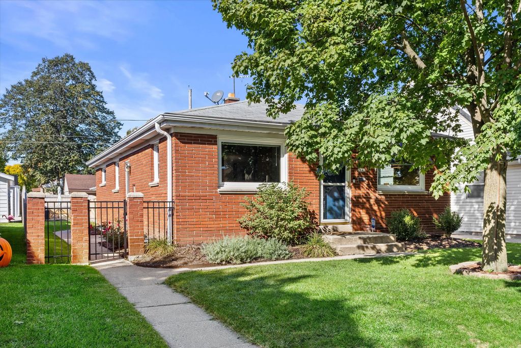 2641 S 71st St, Milwaukee