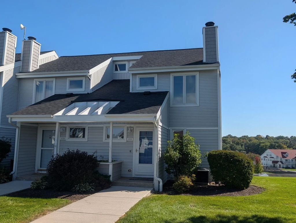 1531 N Delavan Club Dr, Delavan