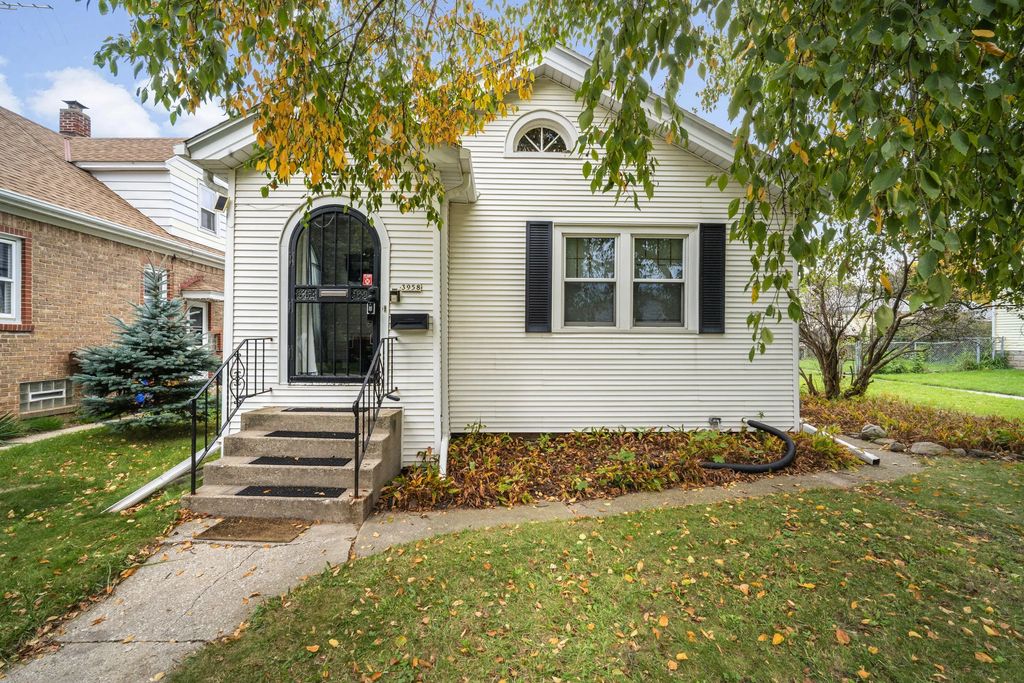 3958 S 1st Pl, Milwaukee