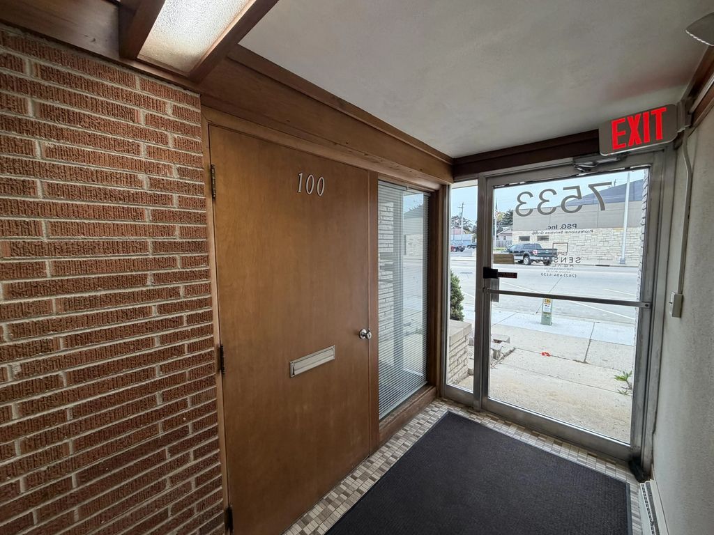 7533 22nd Ave 100, Kenosha