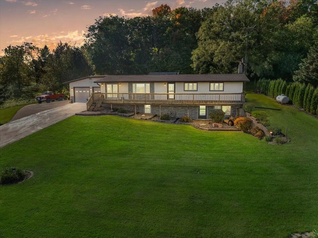 N3029 Ricardo Dr, Rubicon
