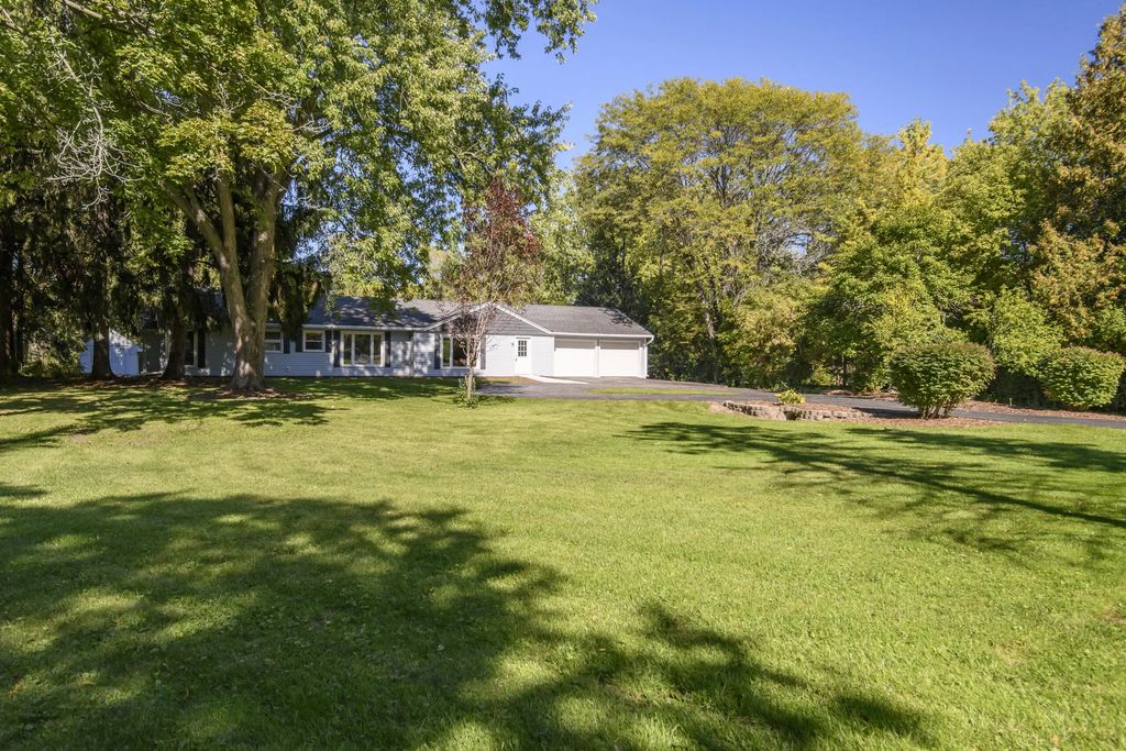 1428 Fiesta Ln, Mequon