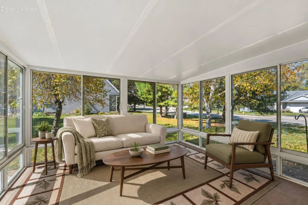 100 Deer Ridge Dr, West Bend