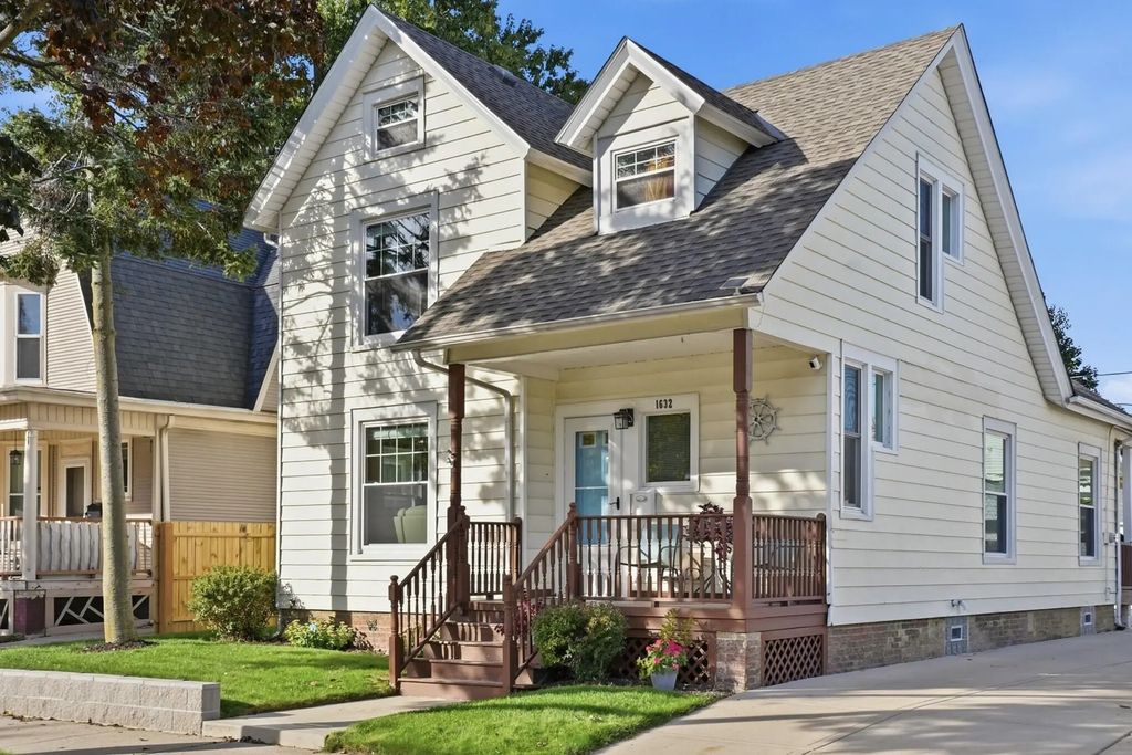 1632 N Main St, Racine