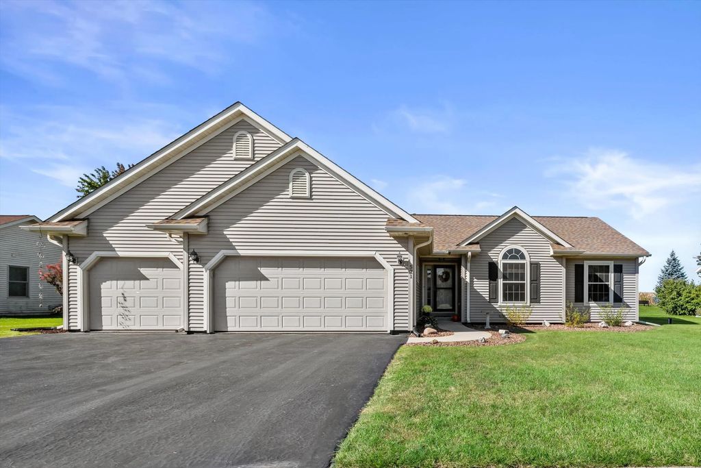521 Tomahawk Dr, Twin Lakes