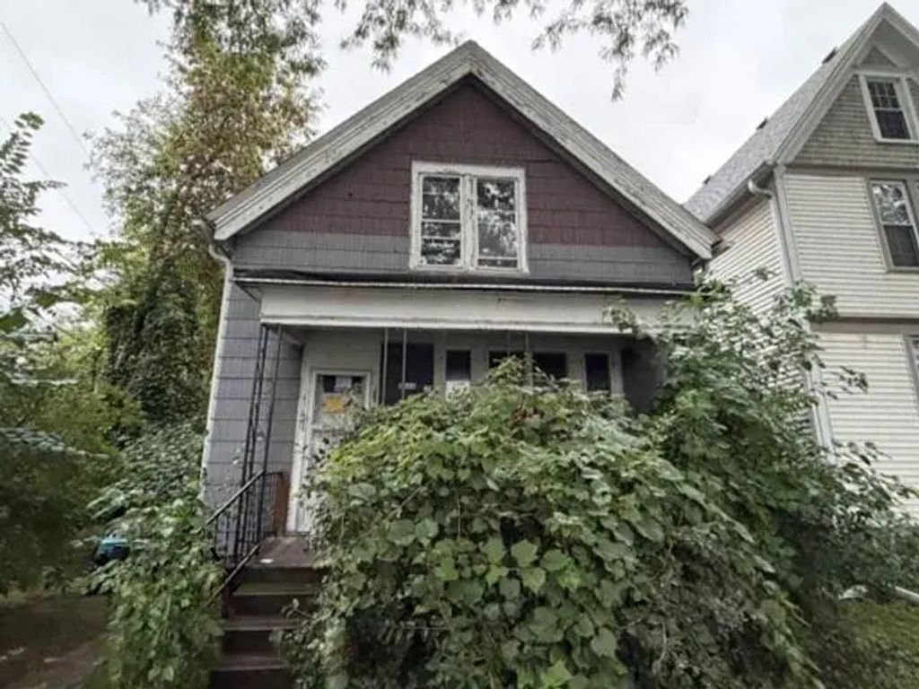 2620 S Pine Ave, Milwaukee