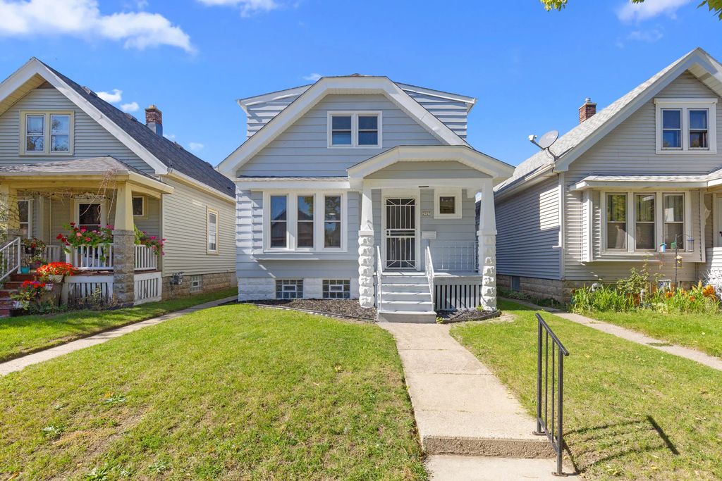 2925 S 7th St, Milwaukee