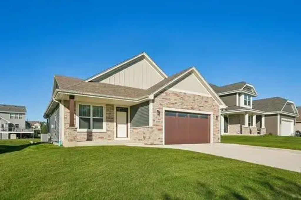 9120 Prairie Crossing Dr, Caledonia
