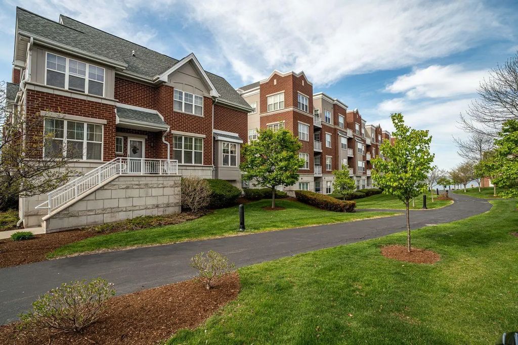 3870 S Lake Dr 1102, Saint Francis