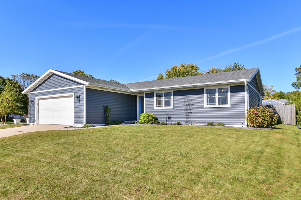 152 Andrea Ave, Darien