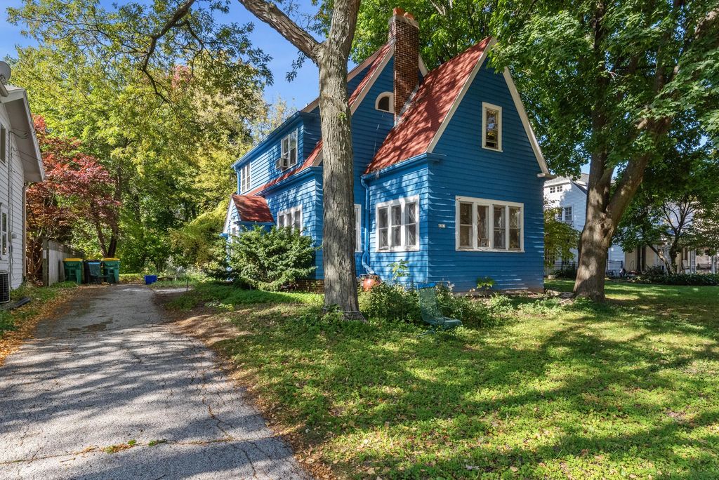 4211 N Maryland Ave, Shorewood