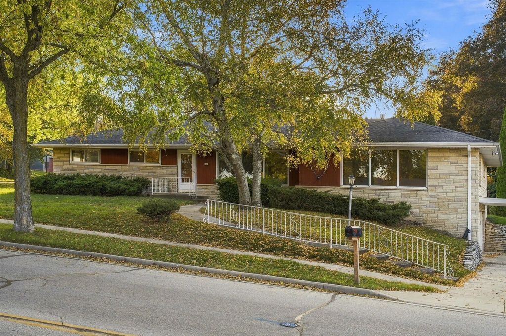 918 S 7th Ave, West Bend