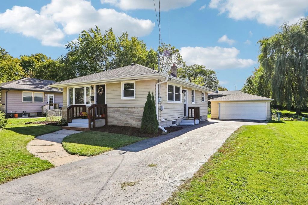 2309 Easy St, Waukesha
