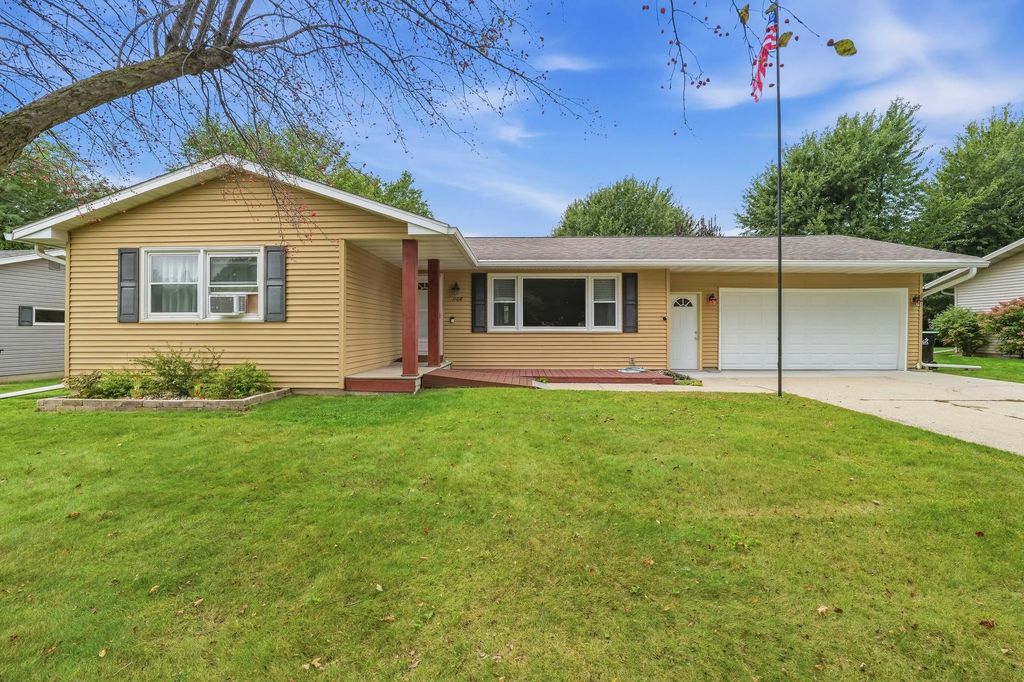 1108 Homestead Rd, Beaver Dam
