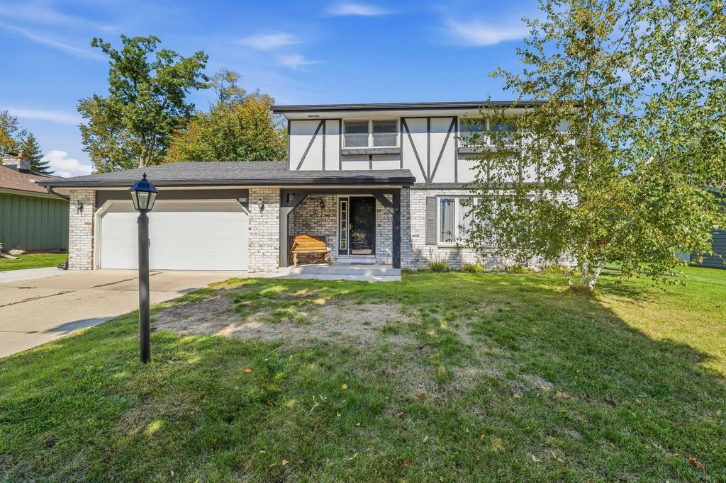 2314 W Koning Dr, Sheboygan