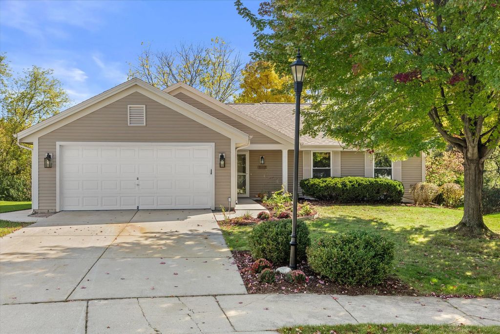1007 Fieldridge Ct, Waukesha