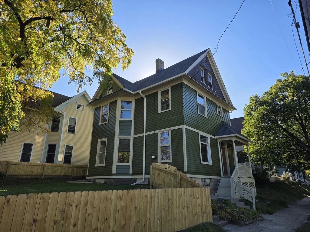 107 W Brown St, Milwaukee