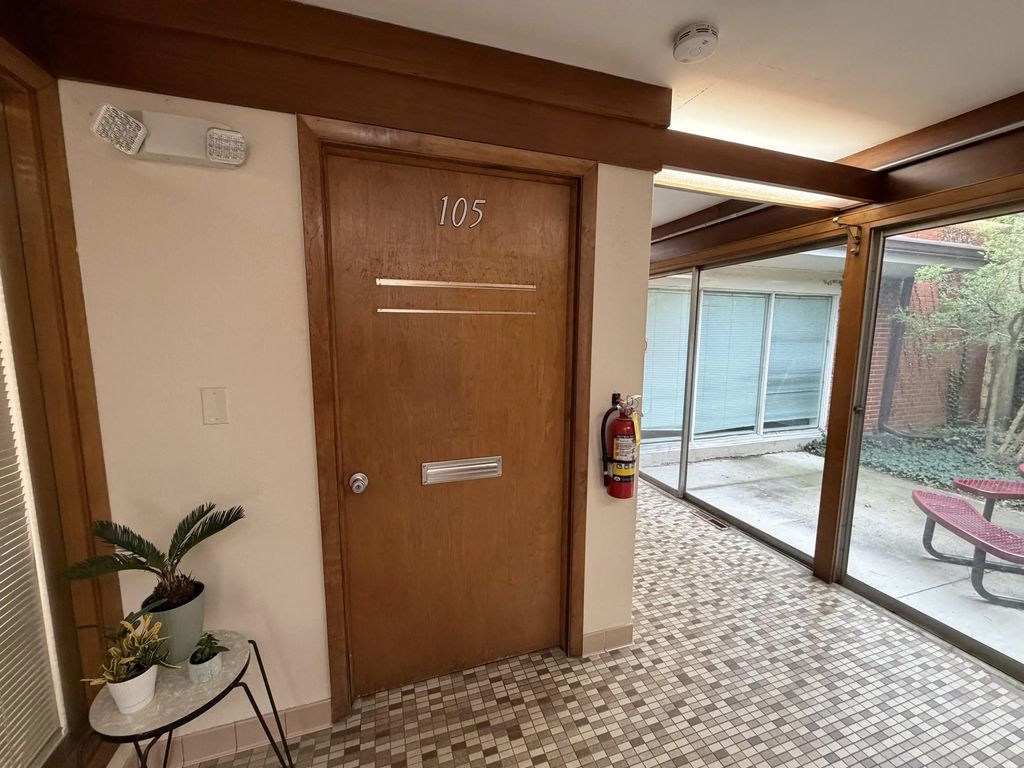 7533 22nd Ave 105, Kenosha