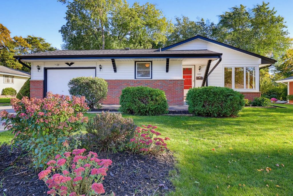 5421 Laura Ln, Greendale