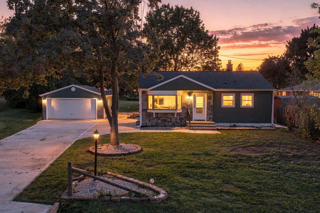 W190s7635 Circle Dr, Muskego