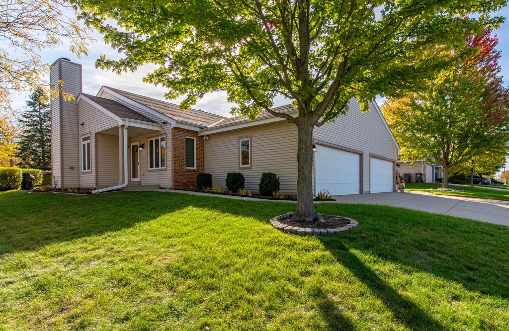 2021 Wolf Rd, Waukesha