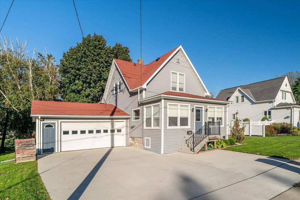 710 S Main St, Viroqua