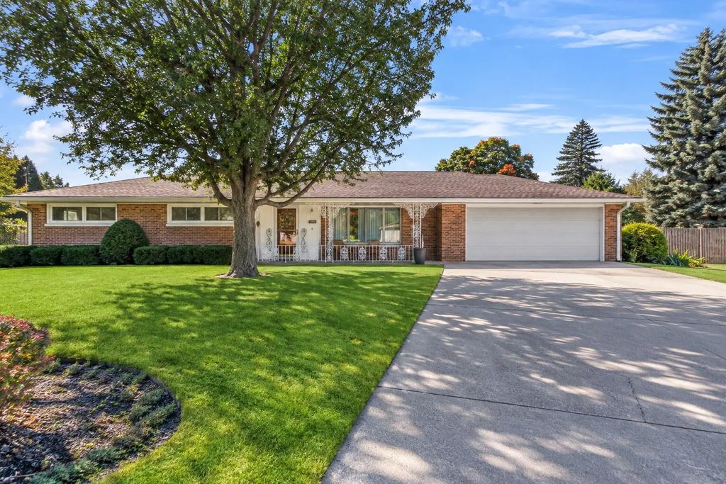 409 Vernon Ave, Thiensville