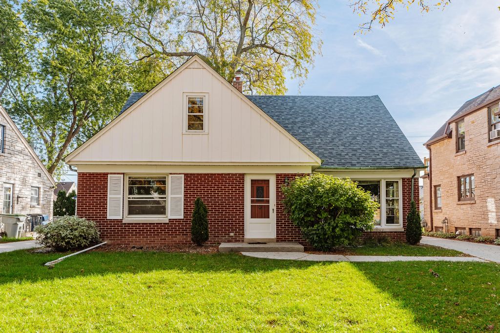 3430 N 93rd St, Milwaukee