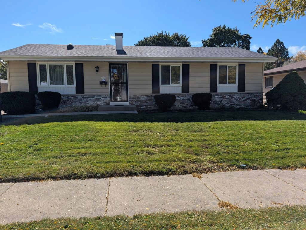 7925 W Denver Ave, Milwaukee