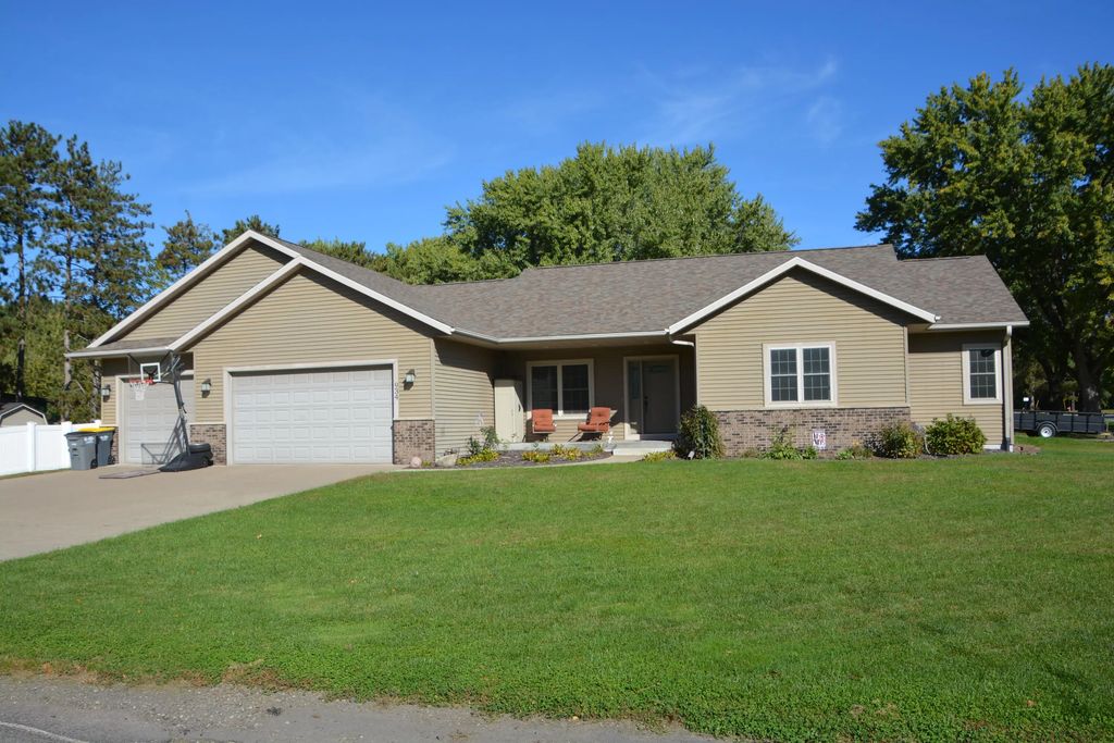 934 Amy Dr, Holmen
